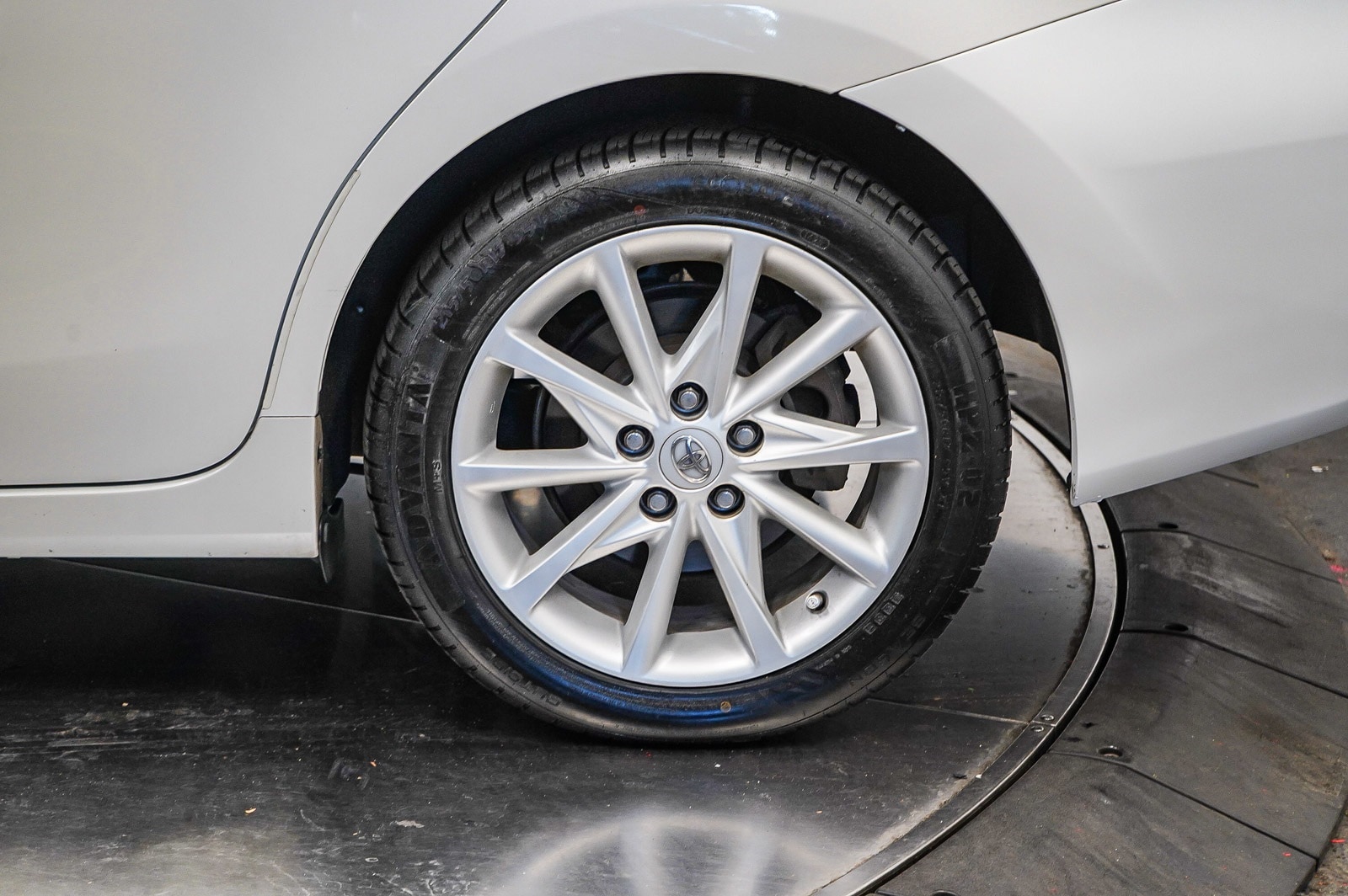 Thumbnail: 2013 Toyota Prius v - 10