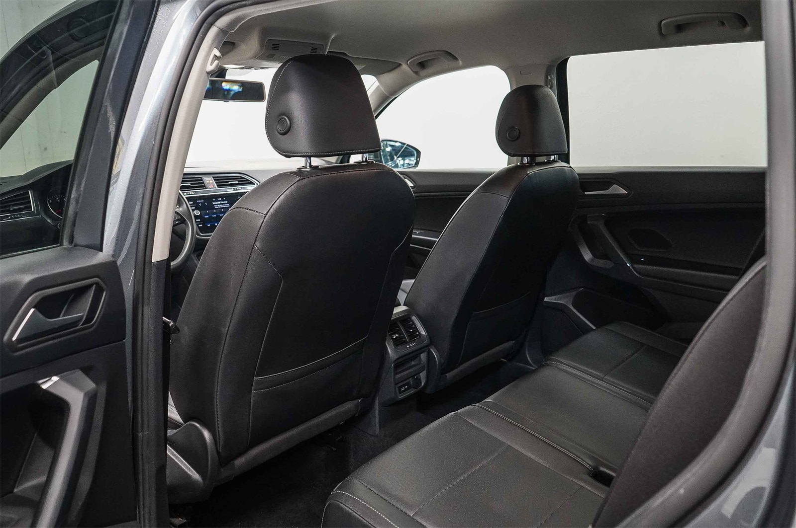 Thumbnail: 2020 Volkswagen Tiguan - 18