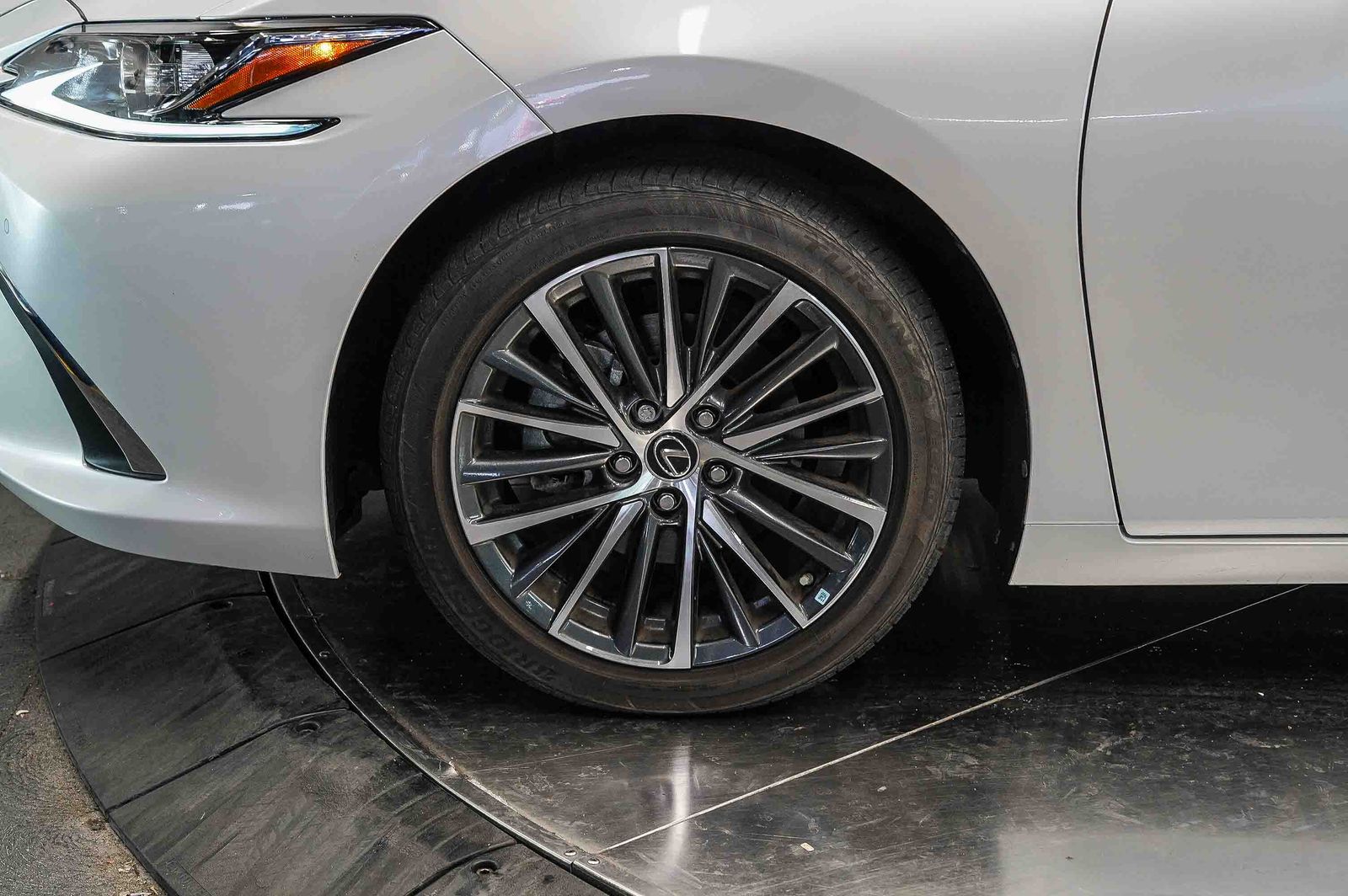 Thumbnail: 2023 Lexus ES - 9