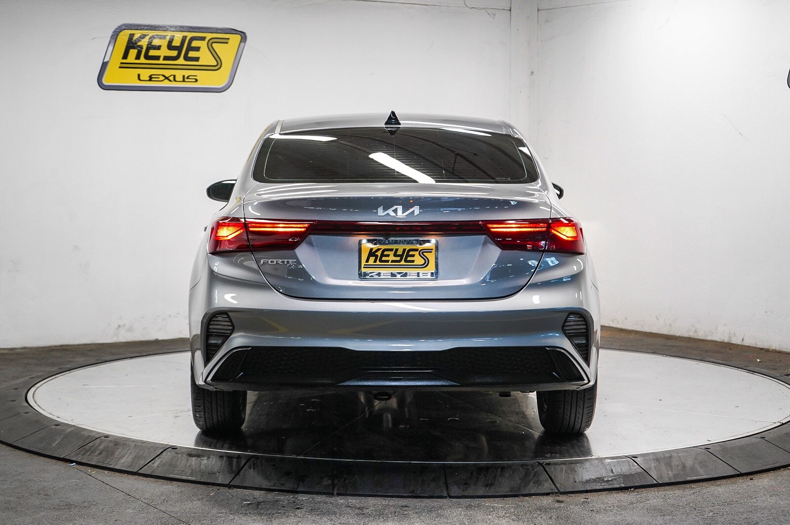 2024 Kia Forte LXS photo 3