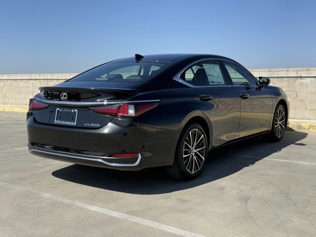 Thumbnail: 2025 Lexus ES - 12