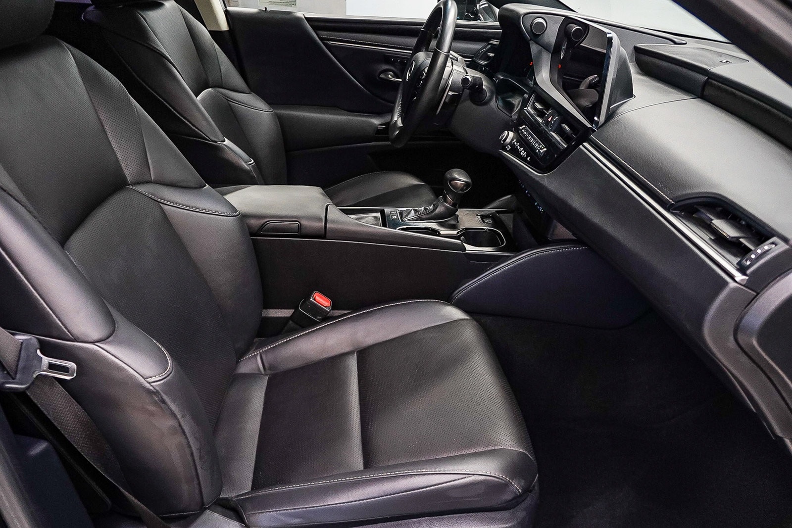 Thumbnail: 2024 Lexus ES - 19