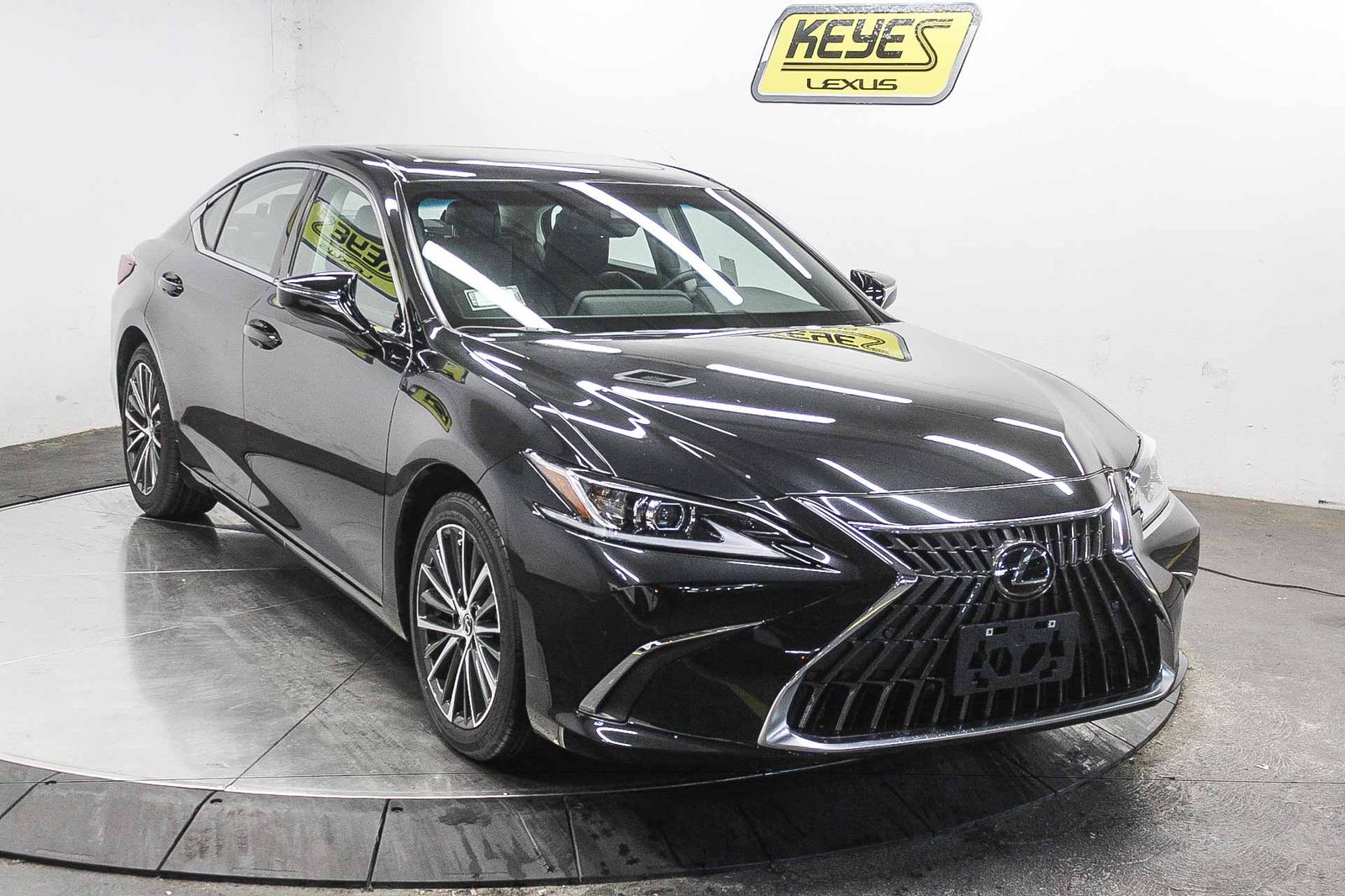 Thumbnail: 2025 Lexus ES - 3