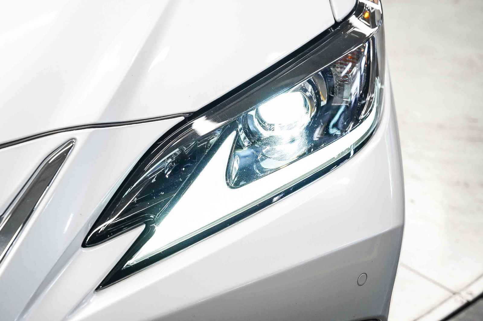 Thumbnail: 2025 Lexus ES - 7