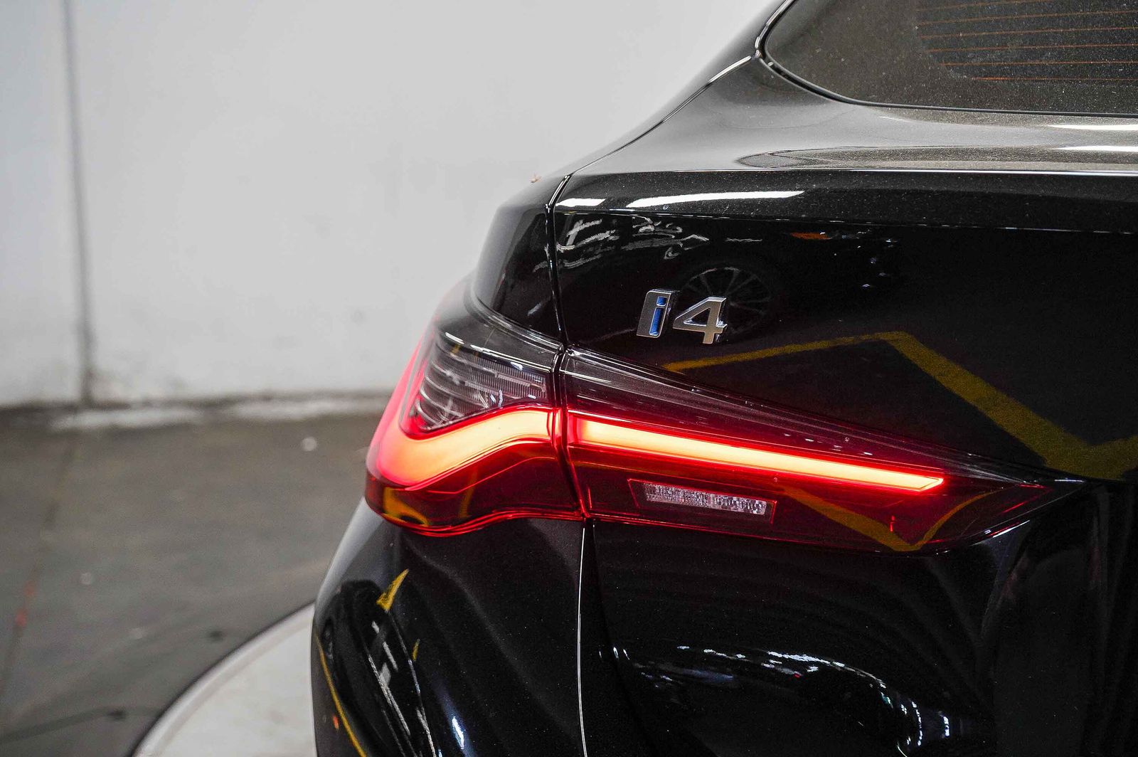 Thumbnail: 2025 BMW i4 - 10