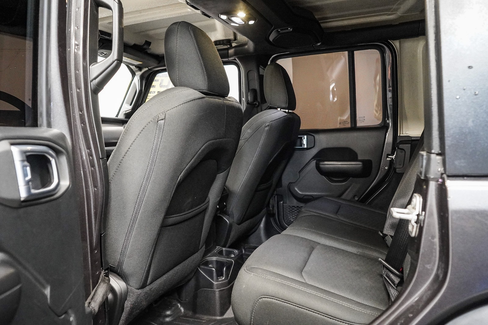 Thumbnail: 2019 Jeep Wrangler - 18