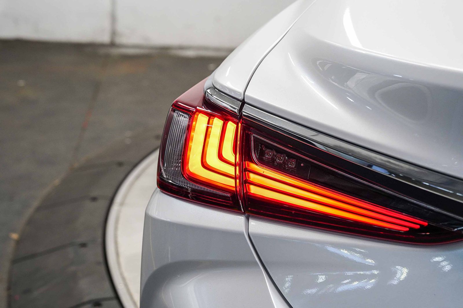 Thumbnail: 2023 Lexus ES - 11