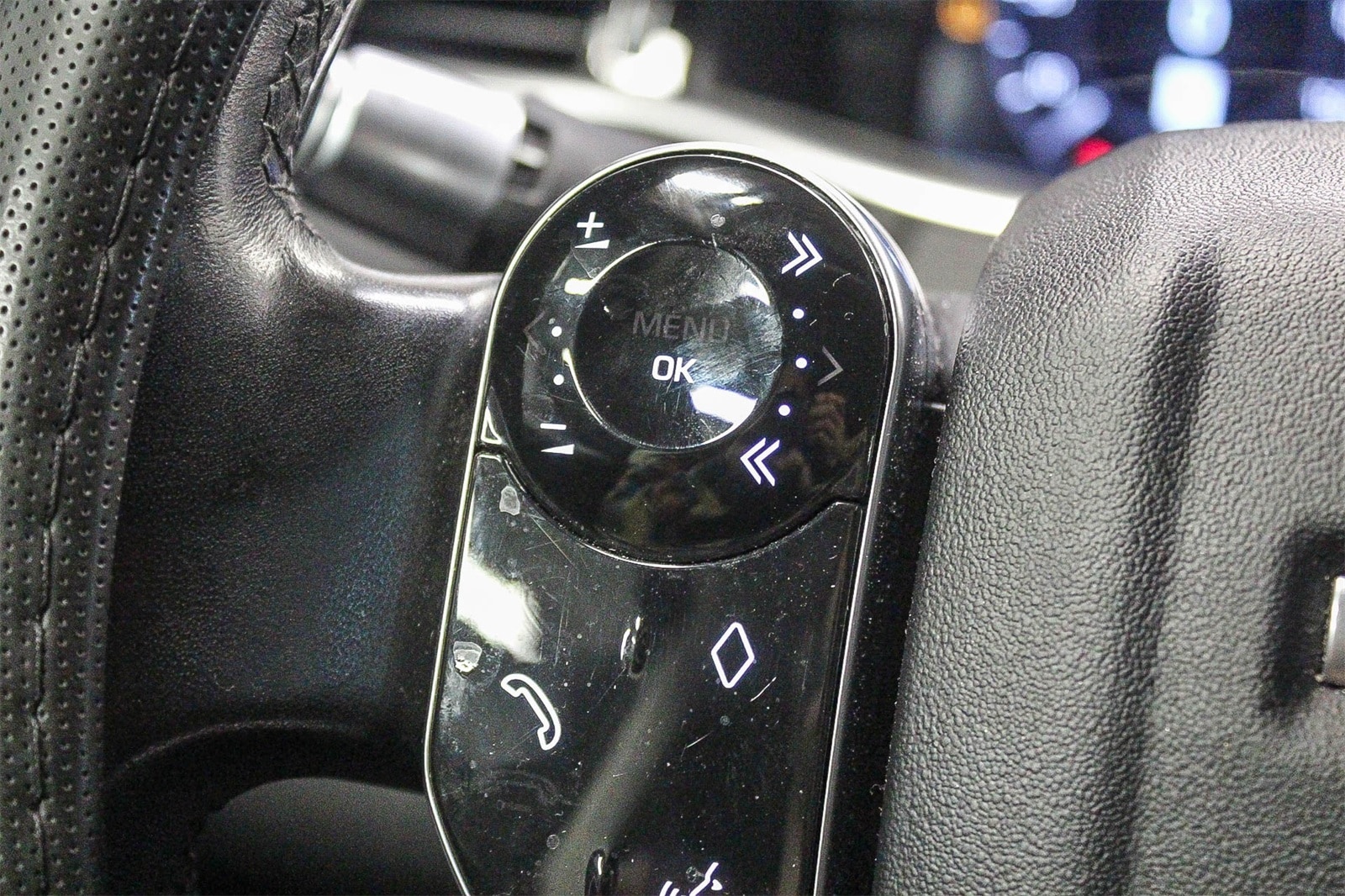 Thumbnail: 2020 Land Rover Range Rover Evoque - 24