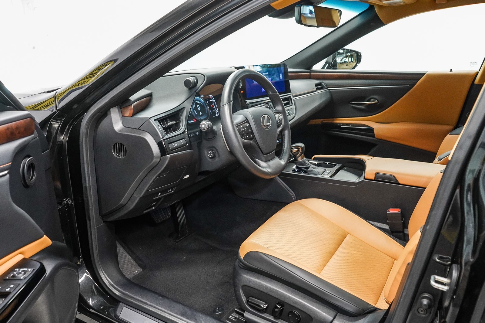 Thumbnail: 2025 Lexus ES - 18