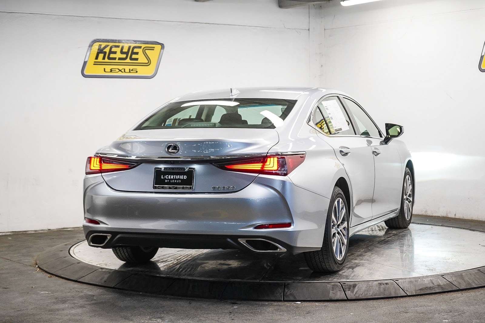 Thumbnail: 2025 Lexus ES - 3