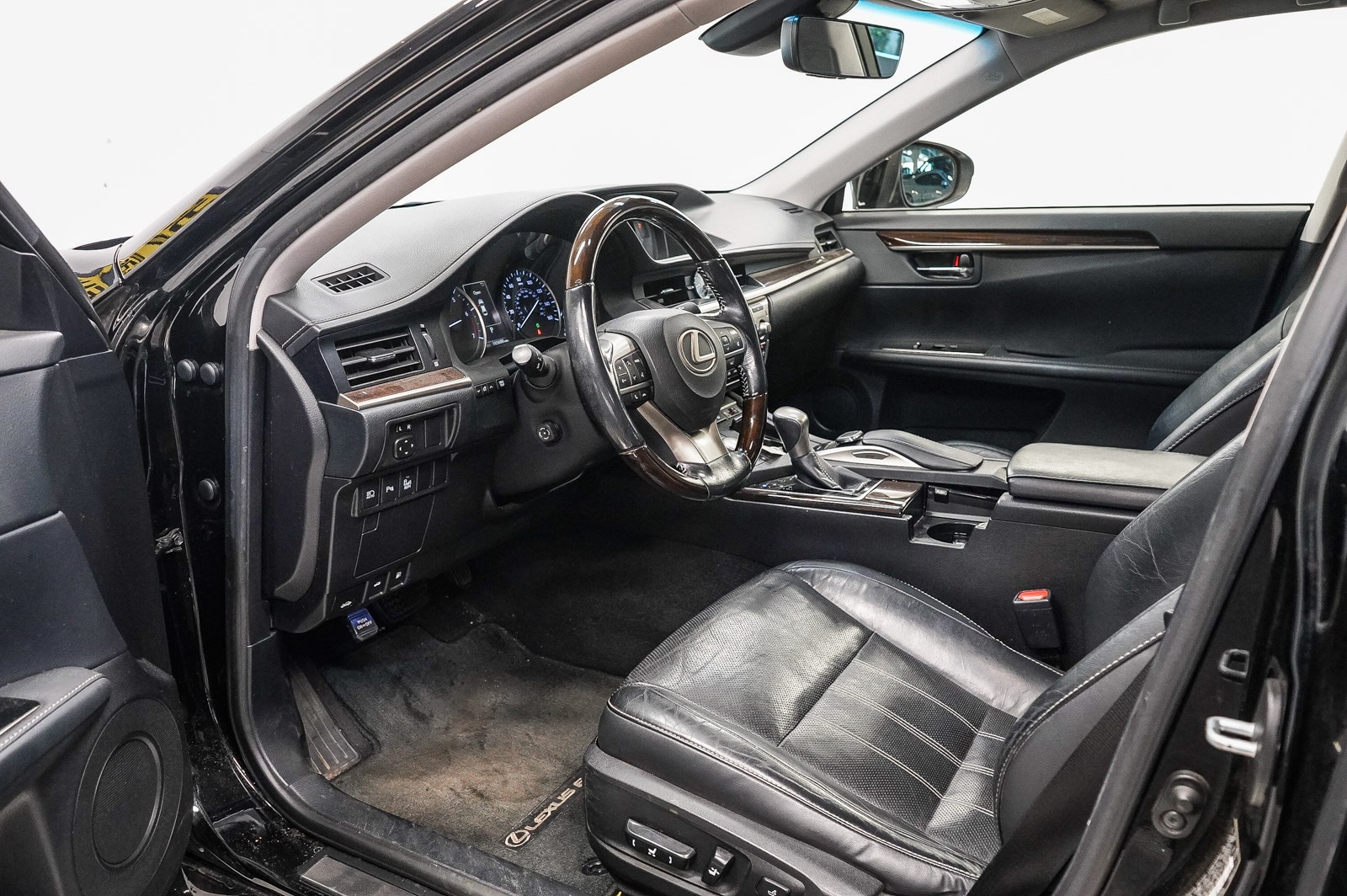 Thumbnail: 2016 Lexus ES - 18