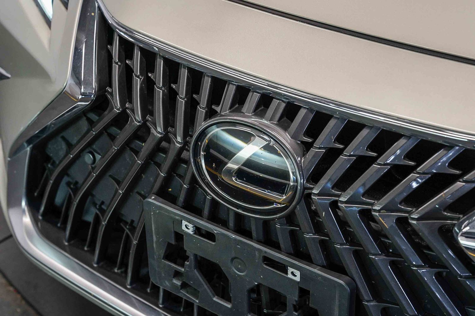 Thumbnail: 2024 Lexus ES - 7