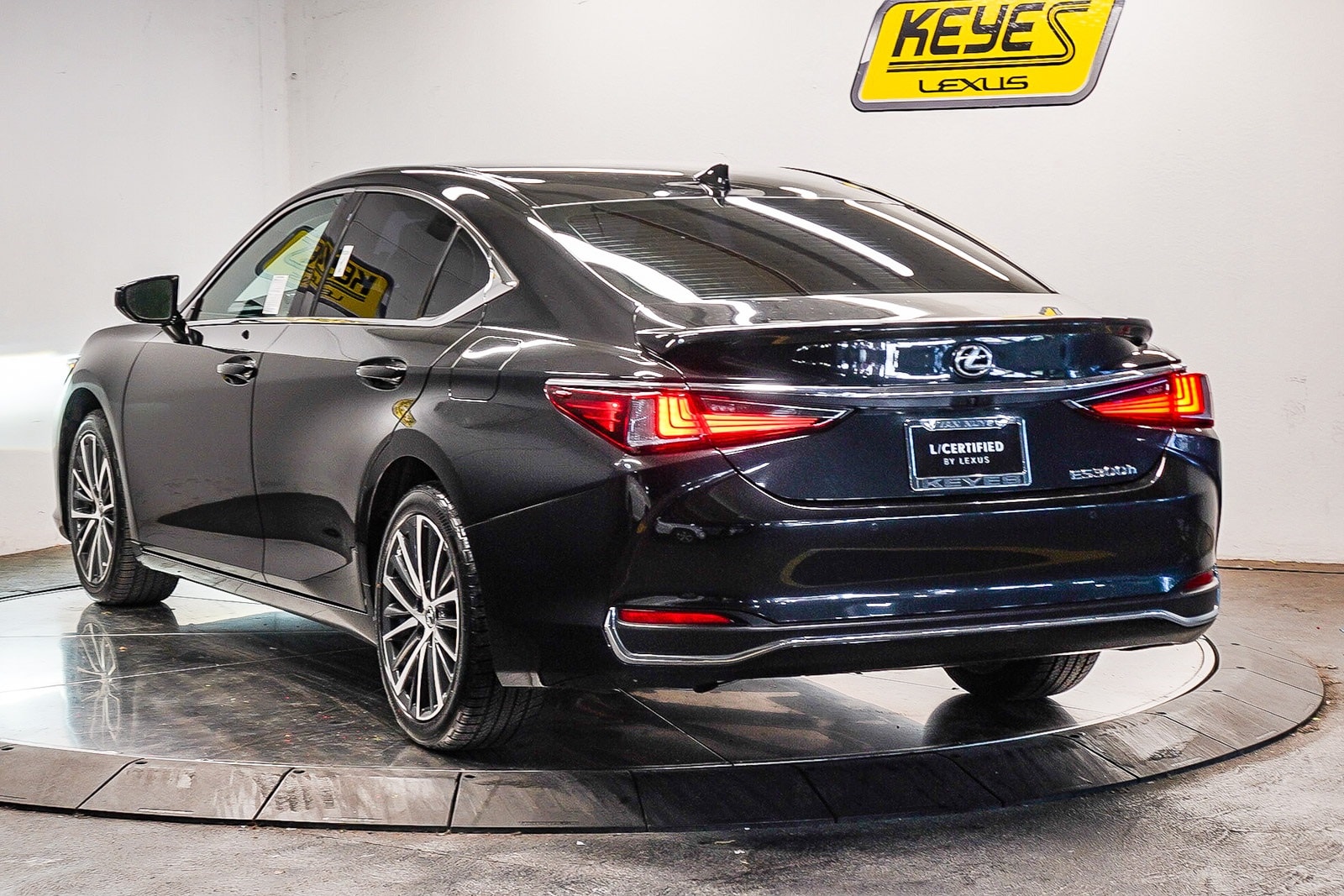 Thumbnail: 2024 Lexus ES - 6