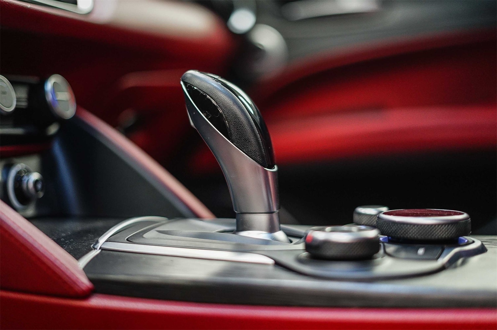 Thumbnail: 2018 Alfa Romeo Stelvio - 19