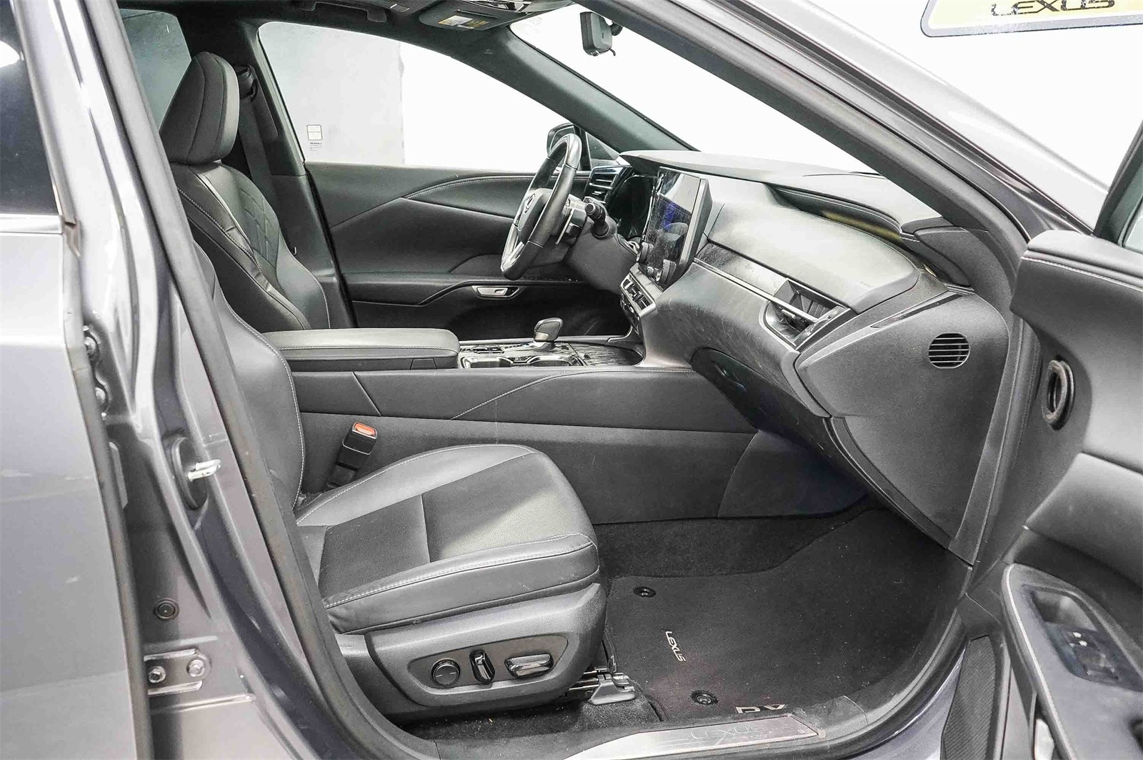 Thumbnail: 2023 Lexus RX - 17