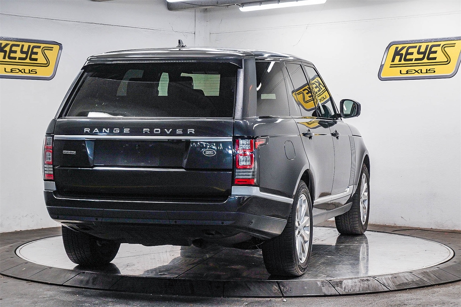 Thumbnail: 2016 Land Rover Range Rover - 4