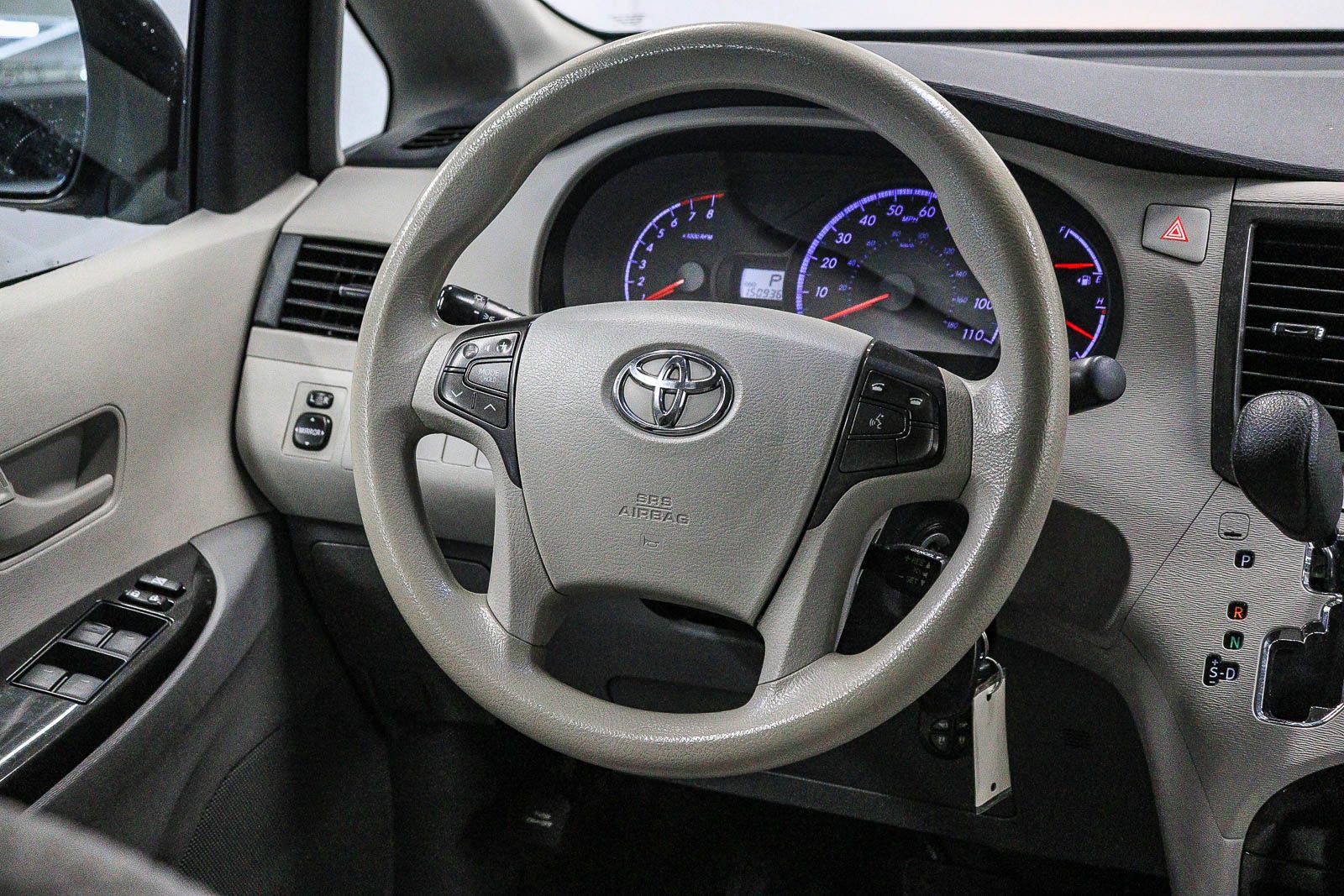 Thumbnail: 2014 Toyota Sienna - 15