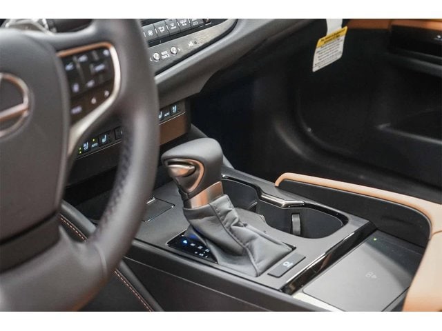 Thumbnail: 2025 Lexus ES - 26