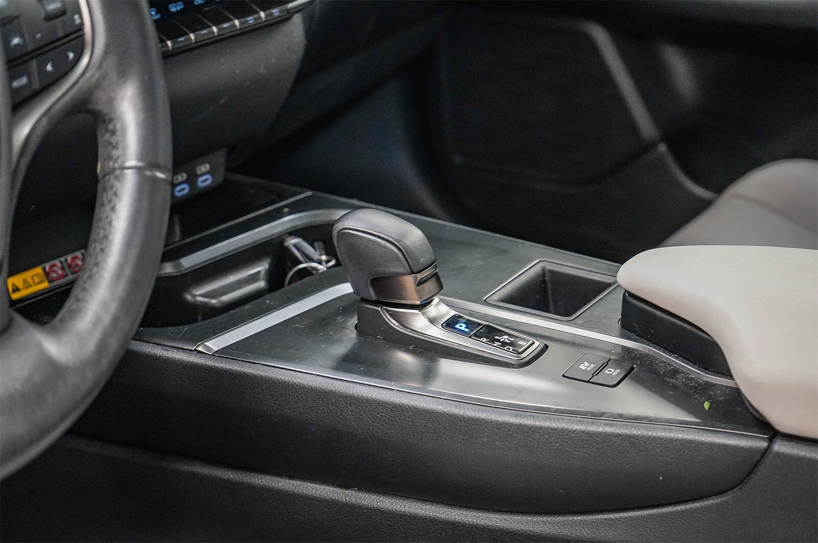 Thumbnail: 2025 Lexus UX - 24