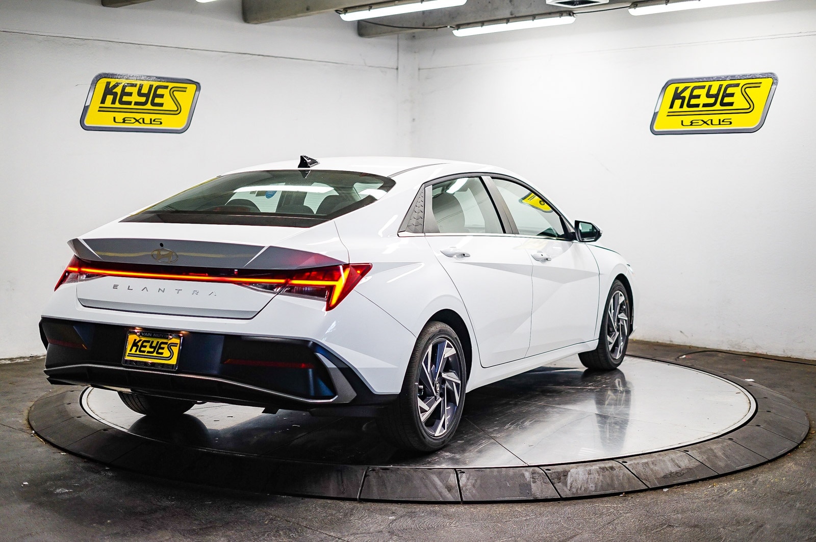 Thumbnail: 2025 Hyundai Elantra - 4