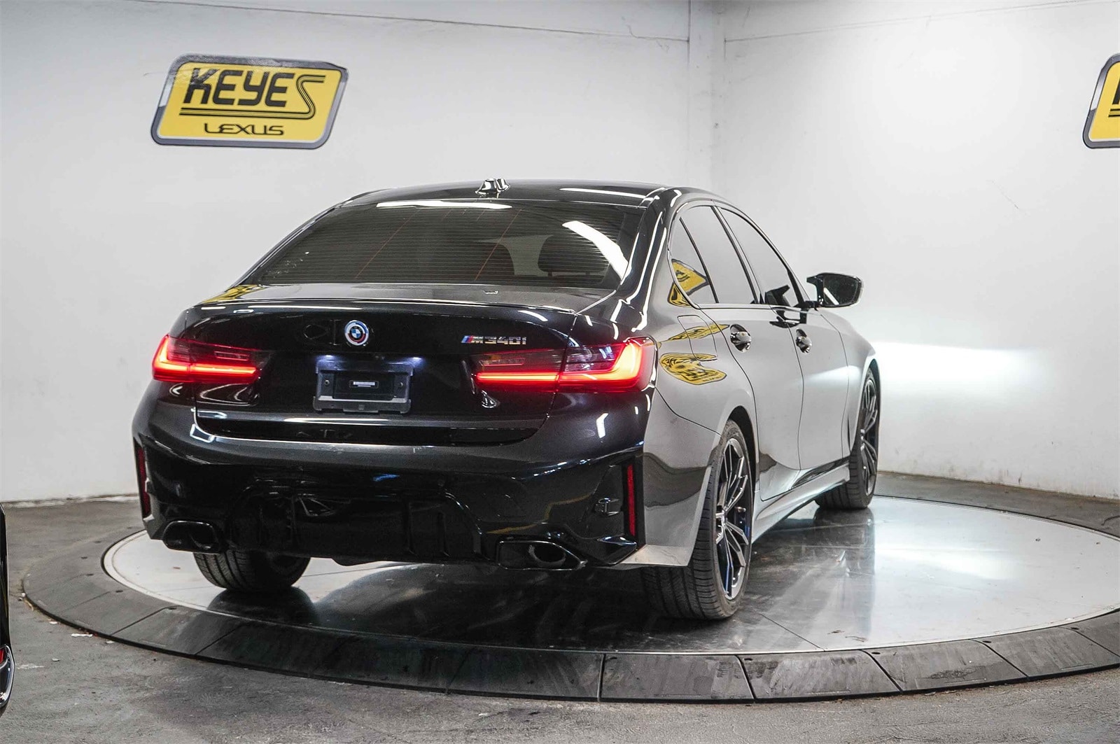 Thumbnail: 2023 BMW 3 Series - 3