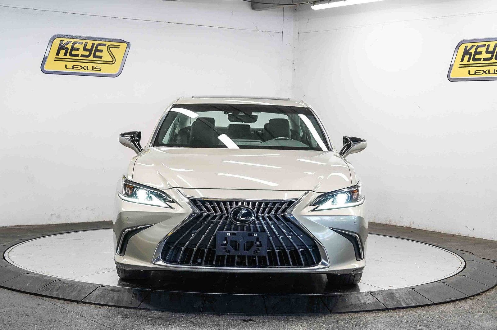 Thumbnail: 2024 Lexus ES - 5