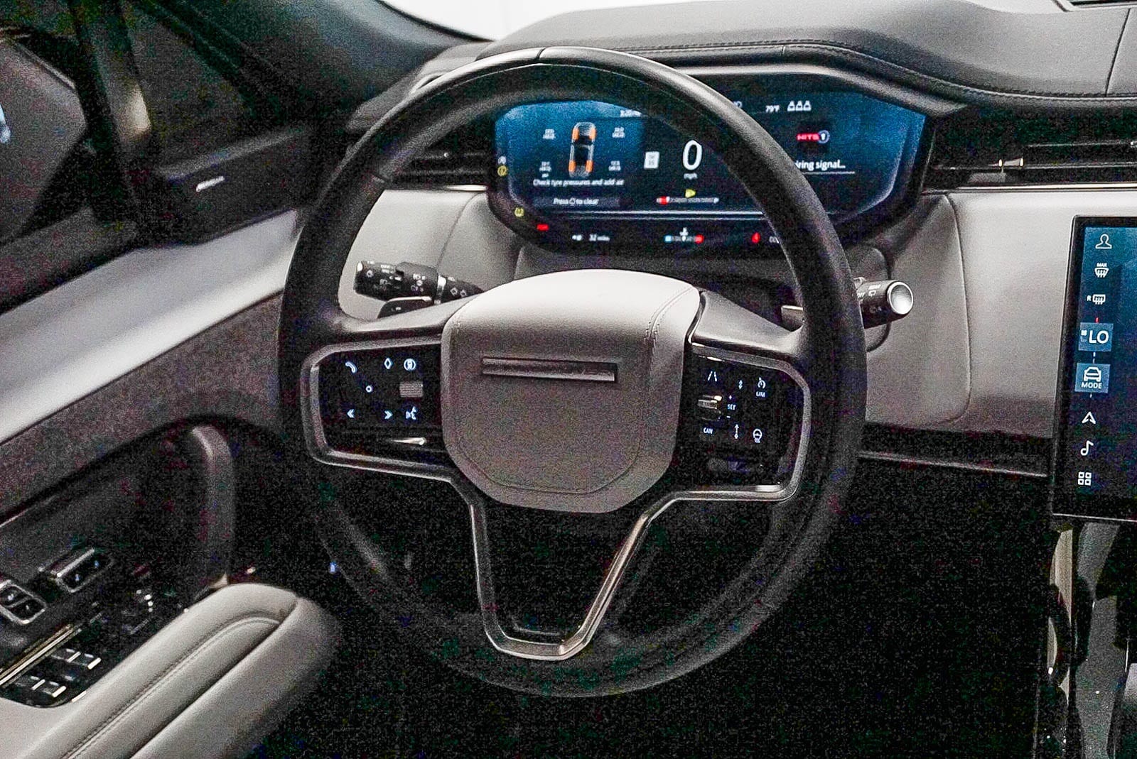 Thumbnail: 2025 Land Rover Range Rover Sport - 15