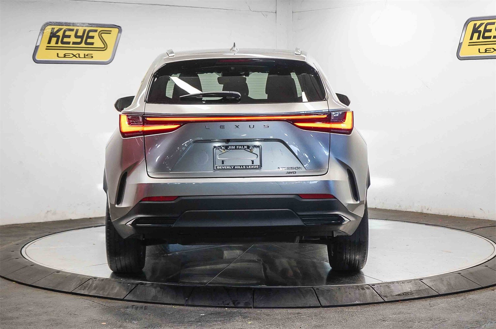 2023 Lexus NX 350h photo 3