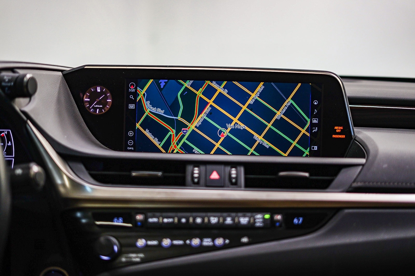 Thumbnail: 2020 Lexus ES - 17