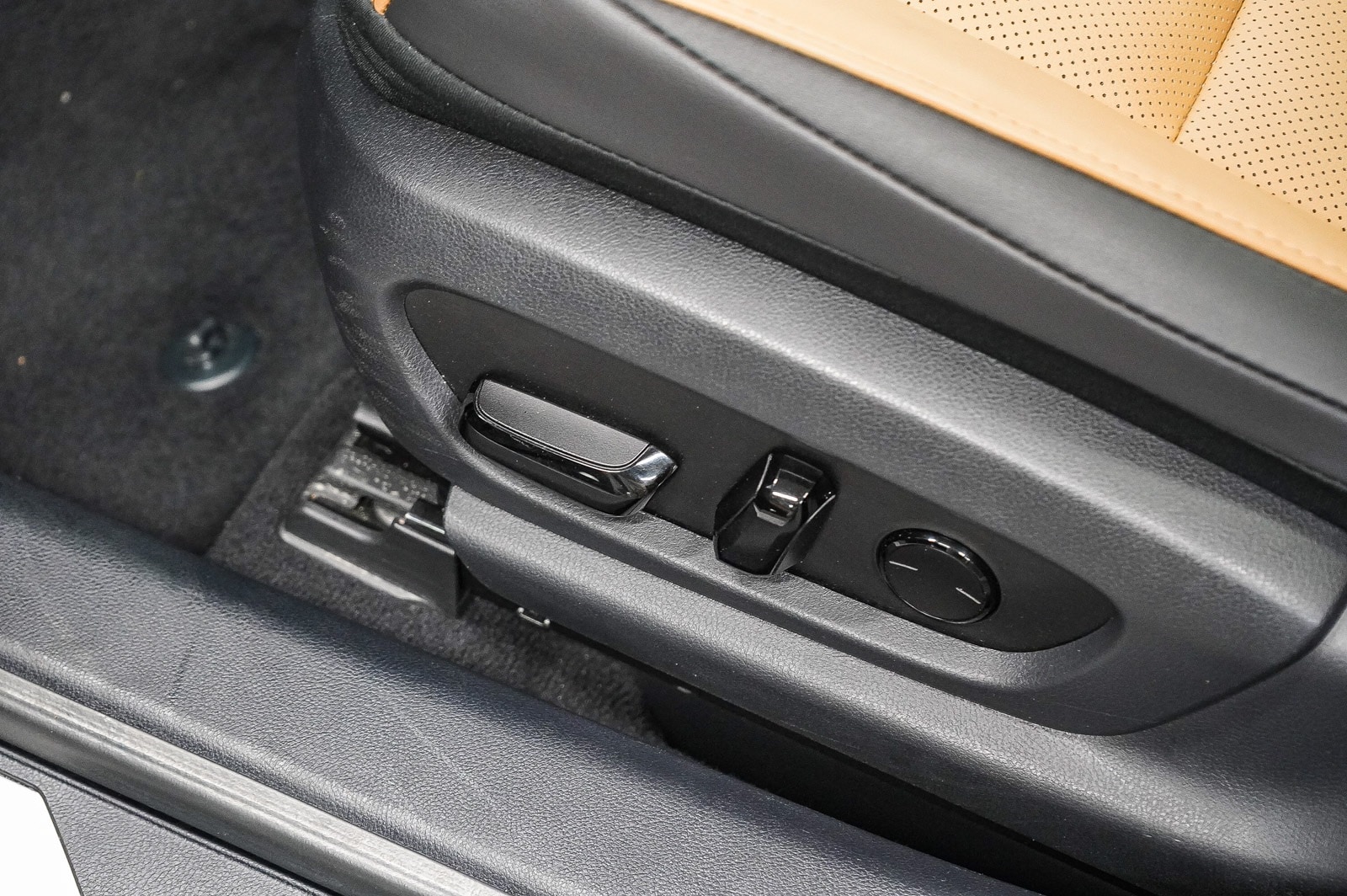 Thumbnail: 2025 Lexus ES - 23