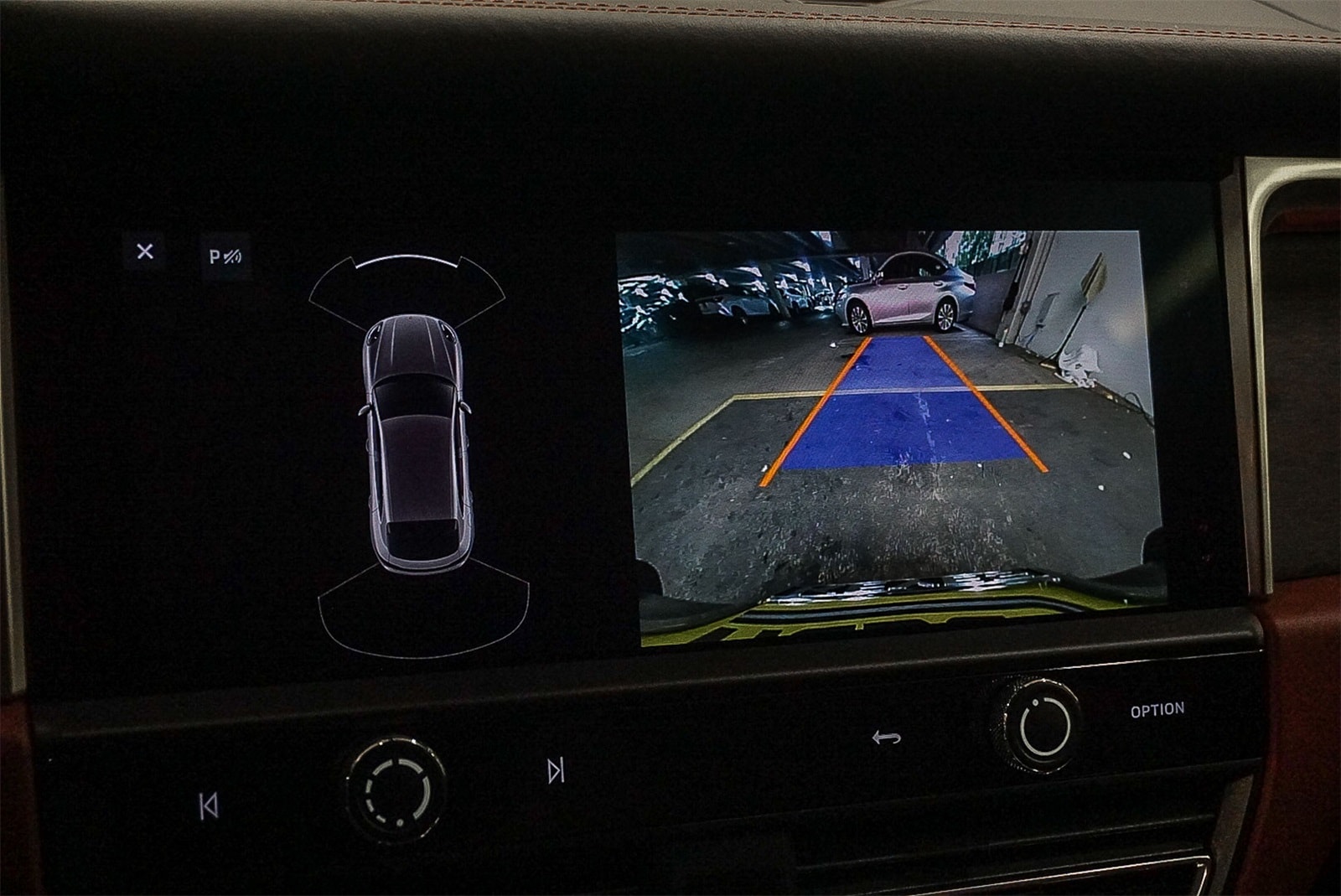 Thumbnail: 2023 Porsche Macan - 24