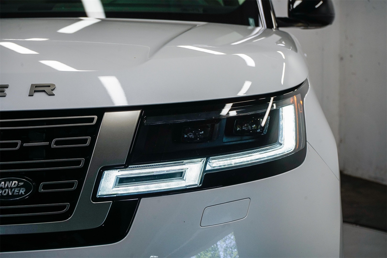 Thumbnail: 2024 Land Rover Range Rover - 7