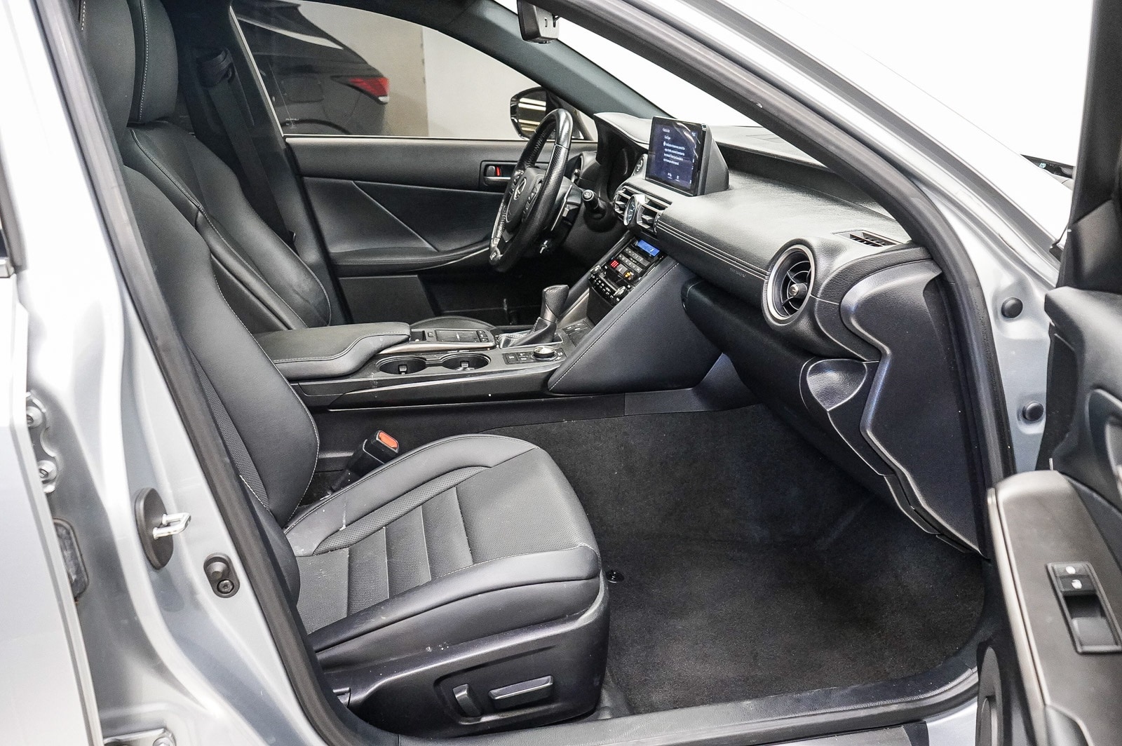 Thumbnail: 2022 Lexus IS - 17