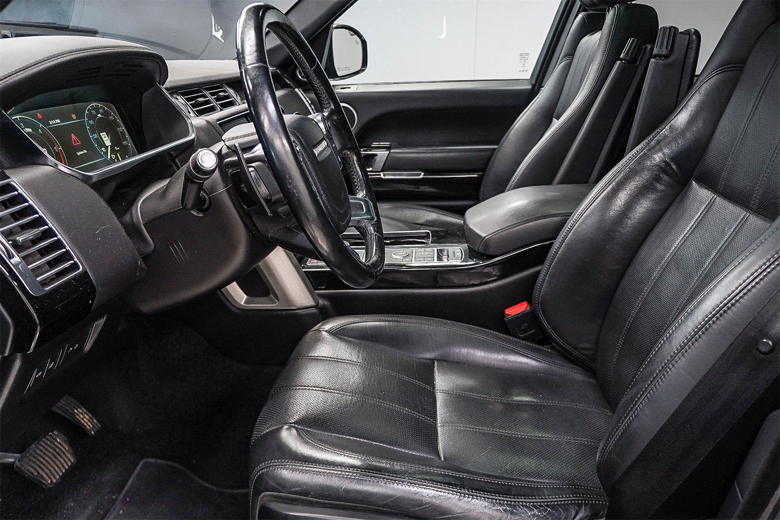 Thumbnail: 2016 Land Rover Range Rover - 17