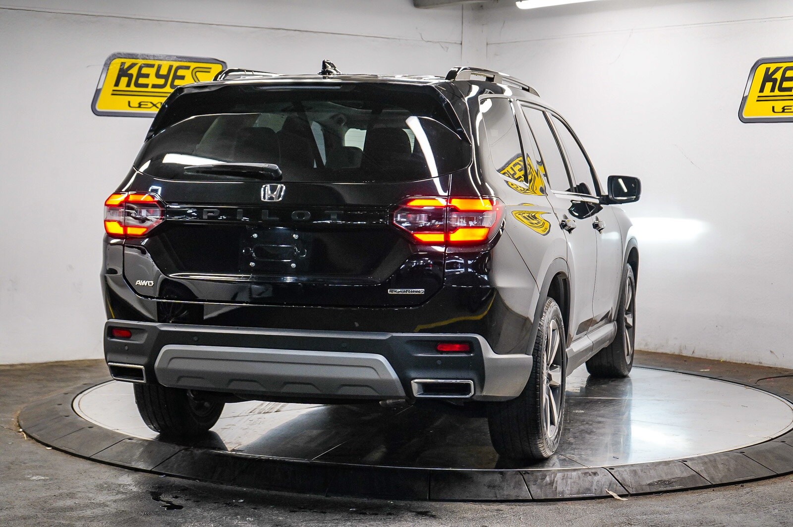 2023 Honda Pilot Touring photo 3