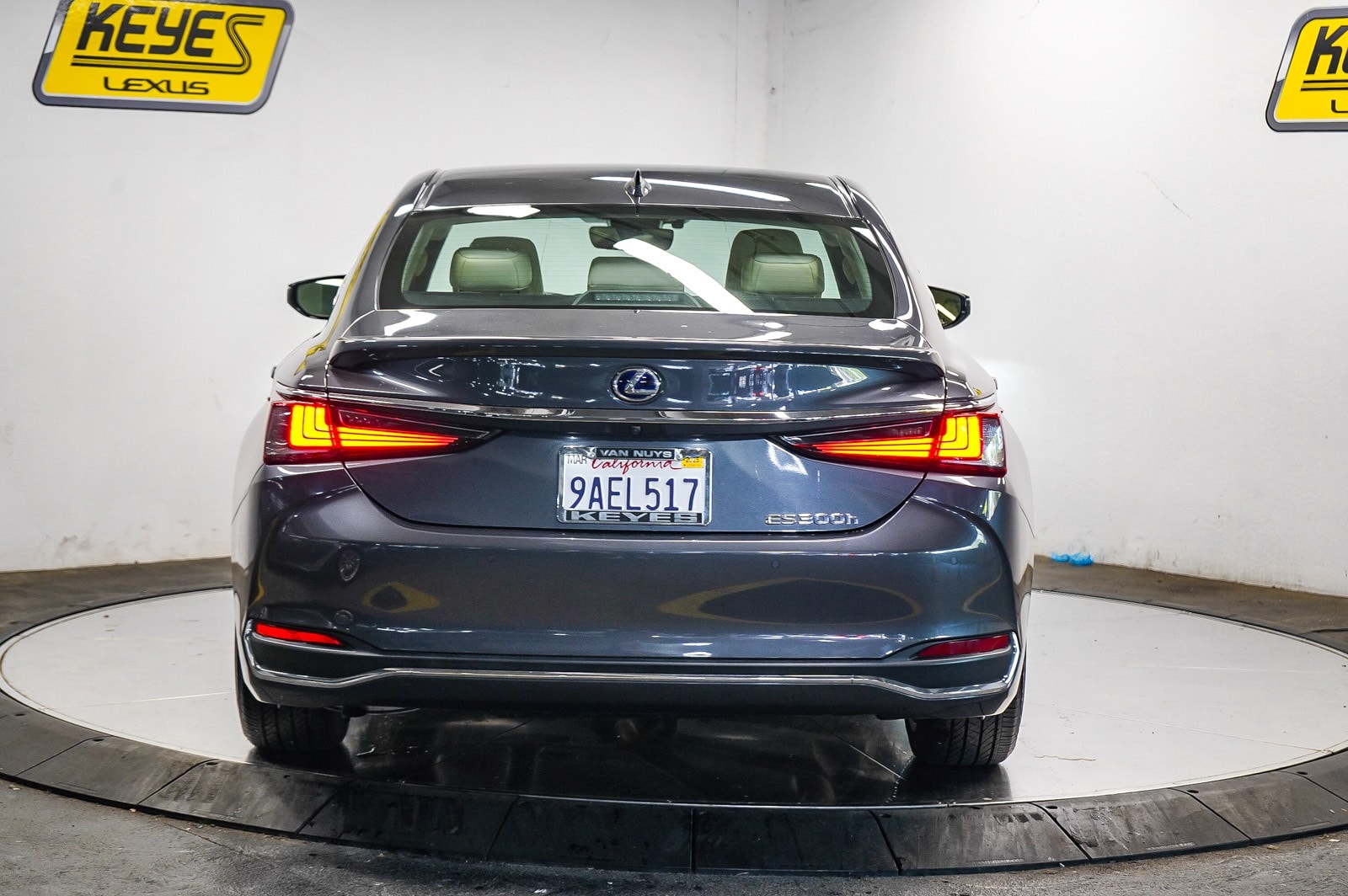 Thumbnail: 2022 Lexus ES - 3