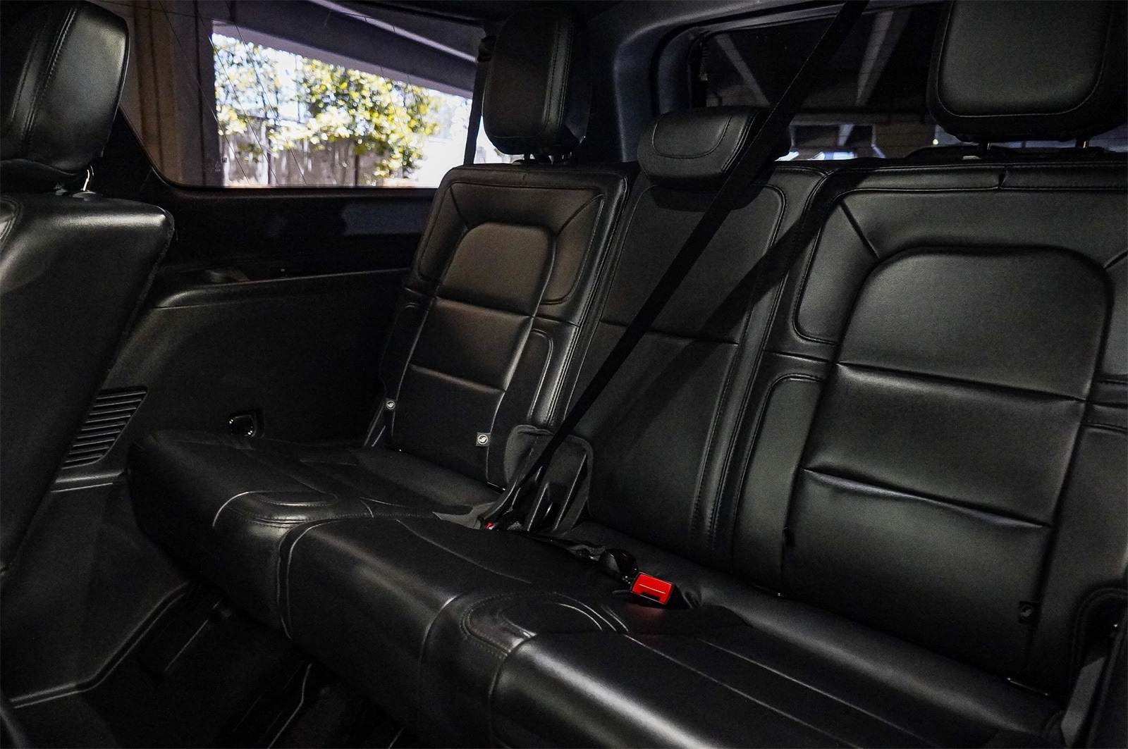 Thumbnail: 2022 Lincoln Navigator L - 20