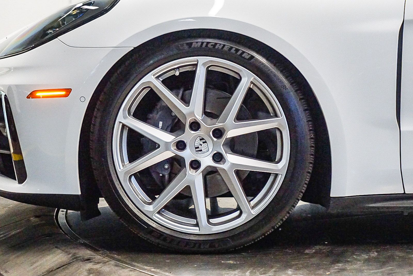 Thumbnail: 2024 Porsche Panamera - 9