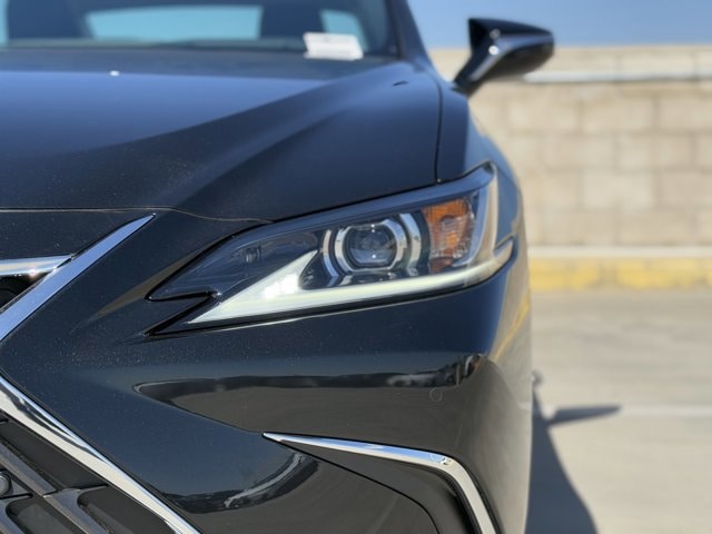 Thumbnail: 2025 Lexus ES - 8