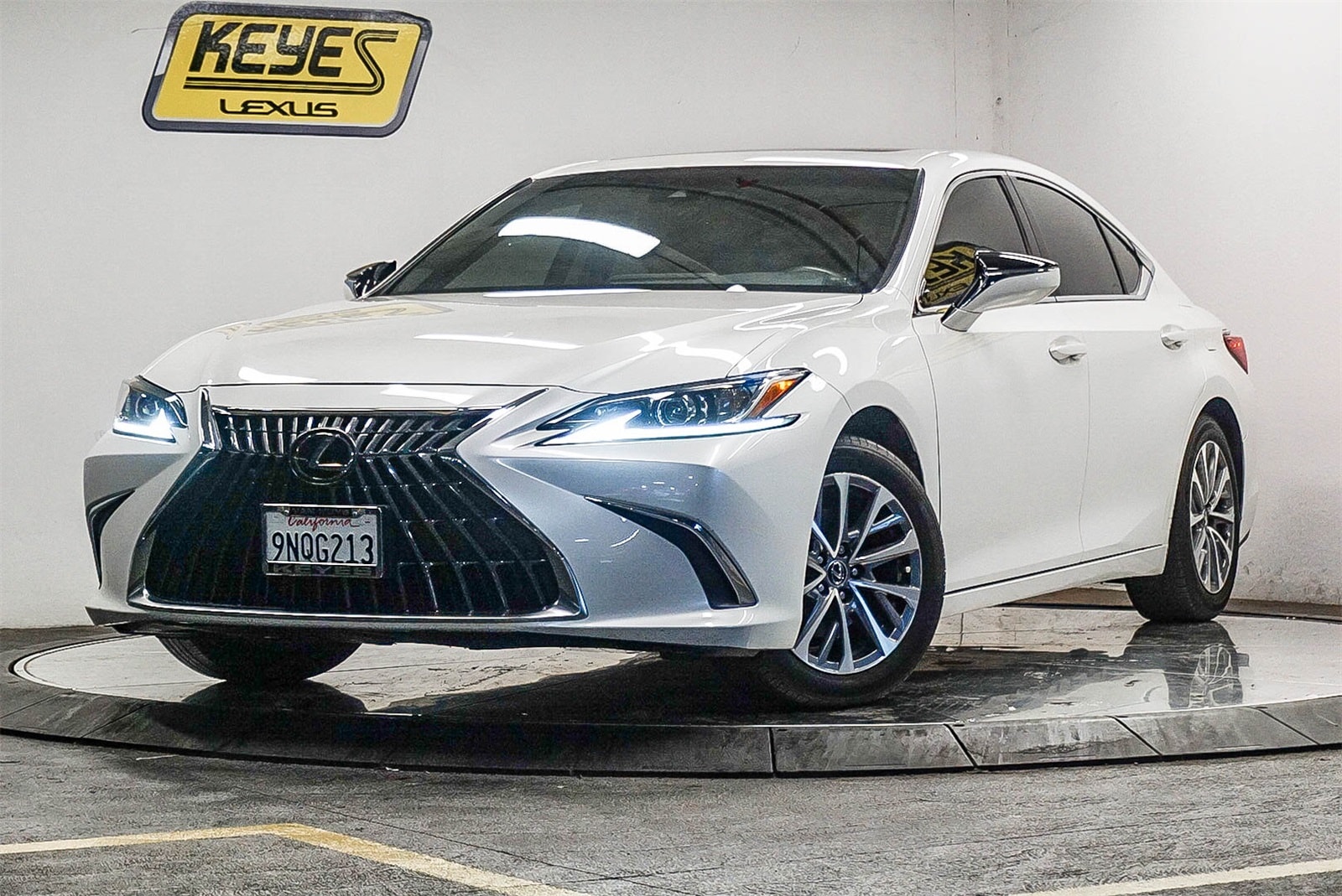 2023 Lexus ES 350's photo