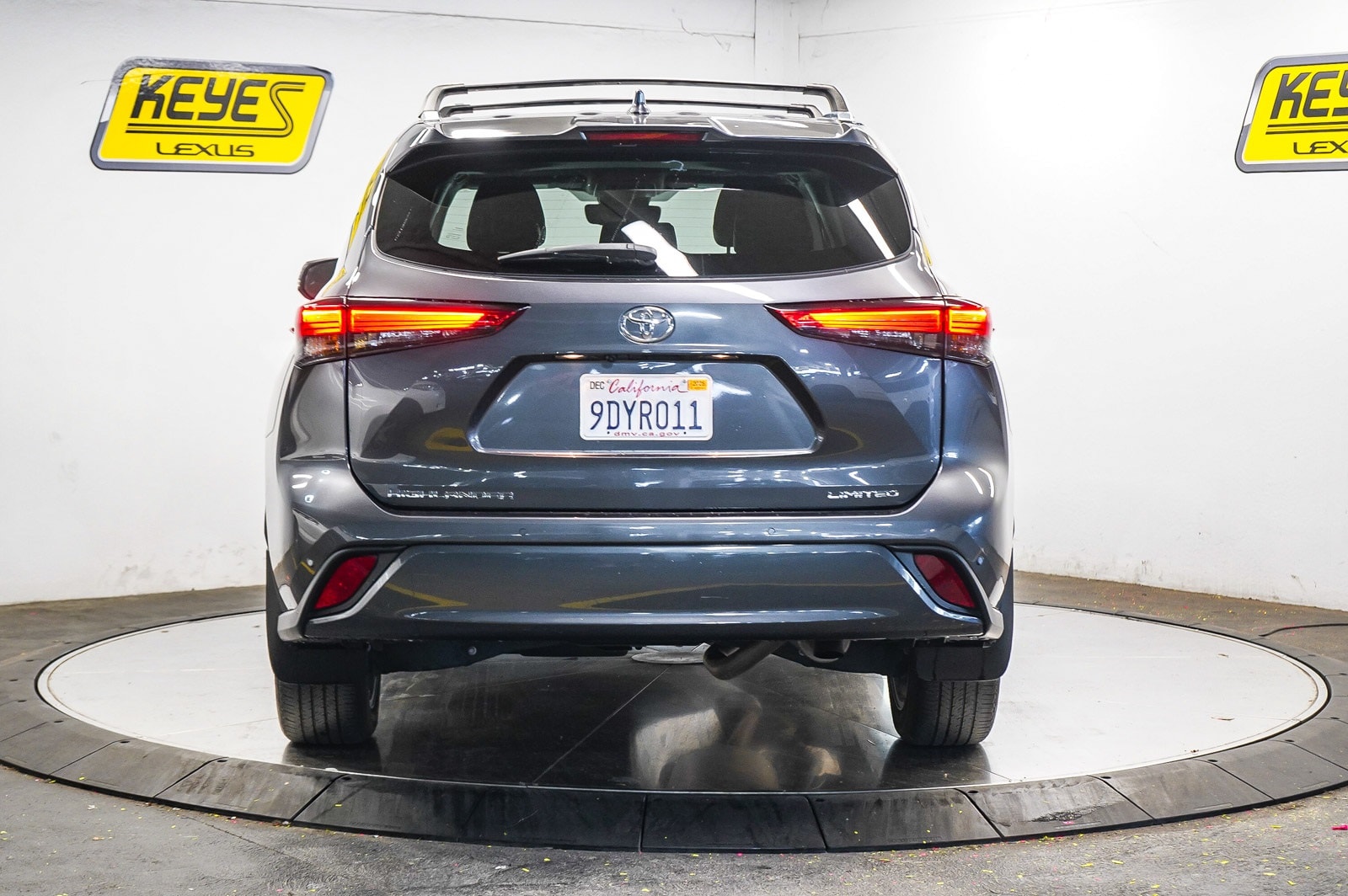 Thumbnail: 2023 Toyota Highlander - 3
