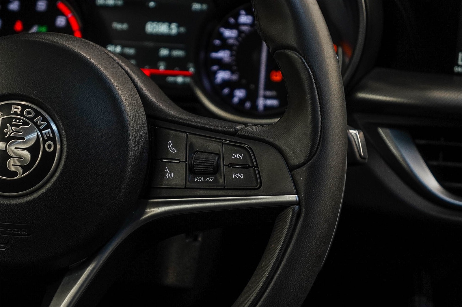 Thumbnail: 2018 Alfa Romeo Stelvio - 17