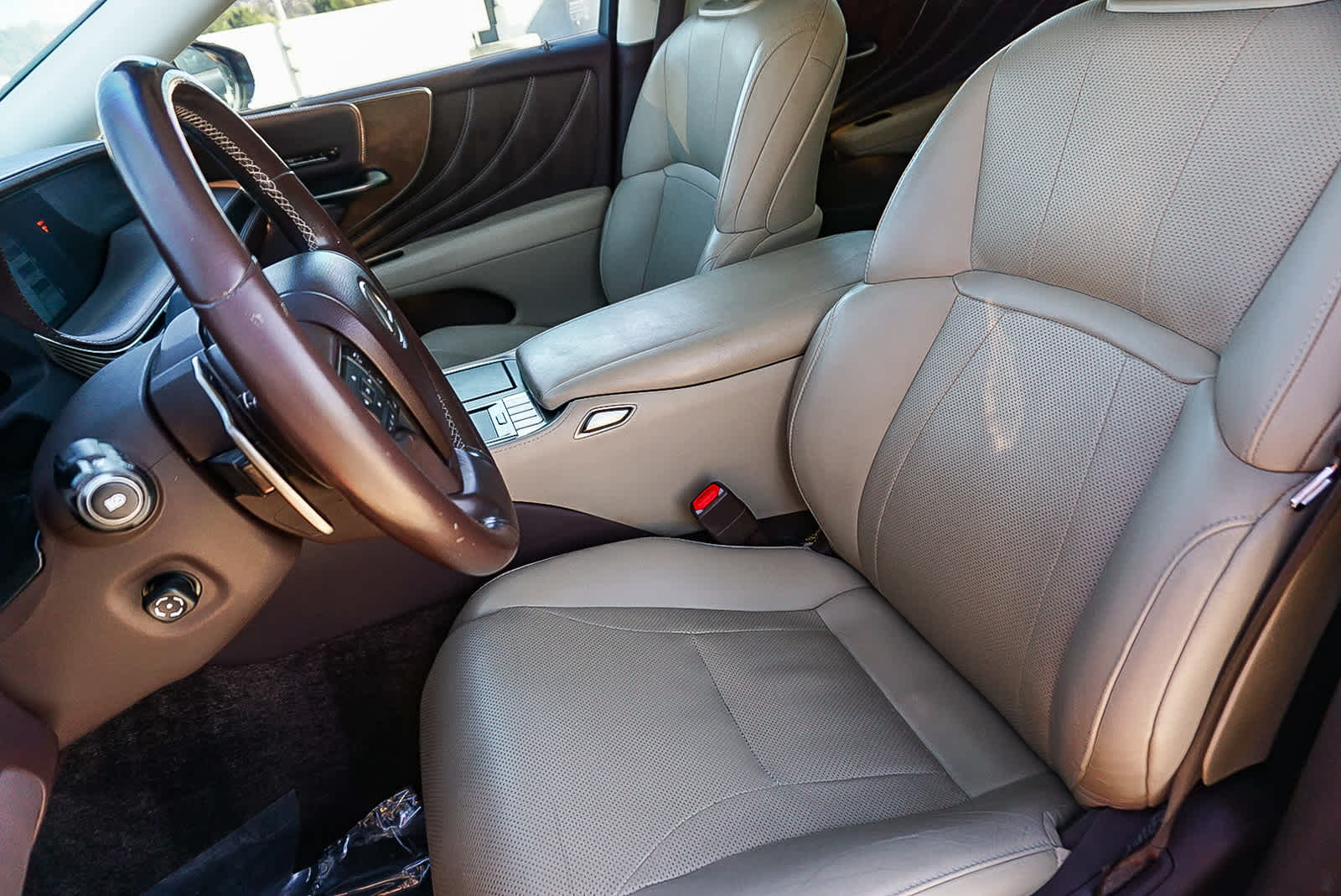 Thumbnail: 2018 Lexus LS - 17