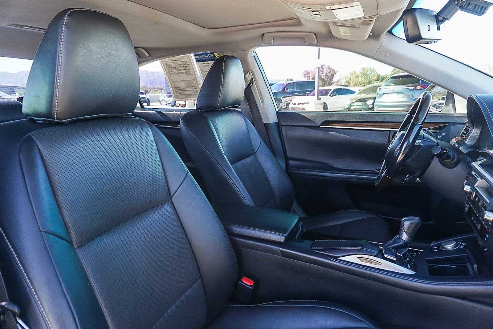 Thumbnail: 2016 Lexus ES - 16