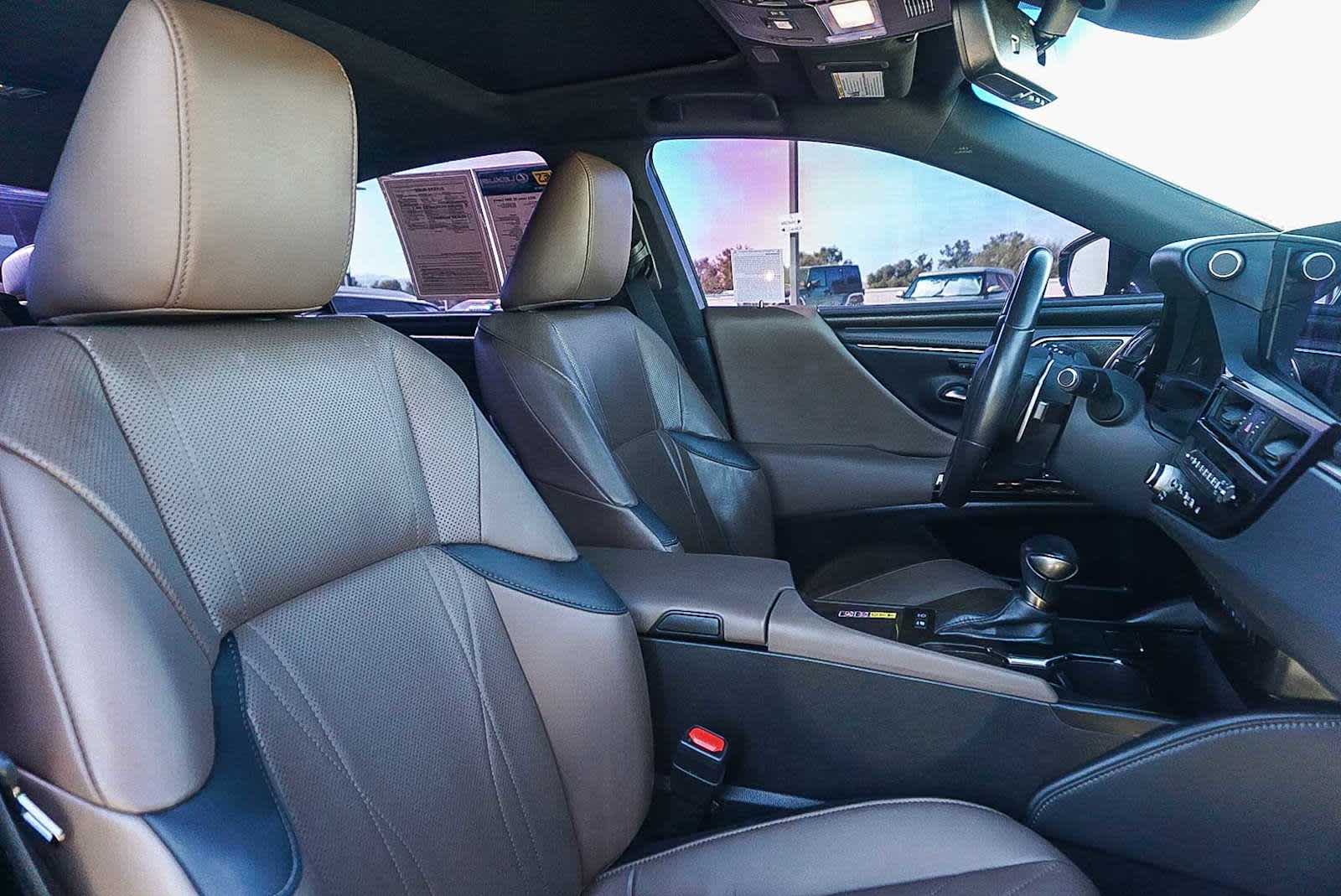 Thumbnail: 2023 Lexus ES - 17