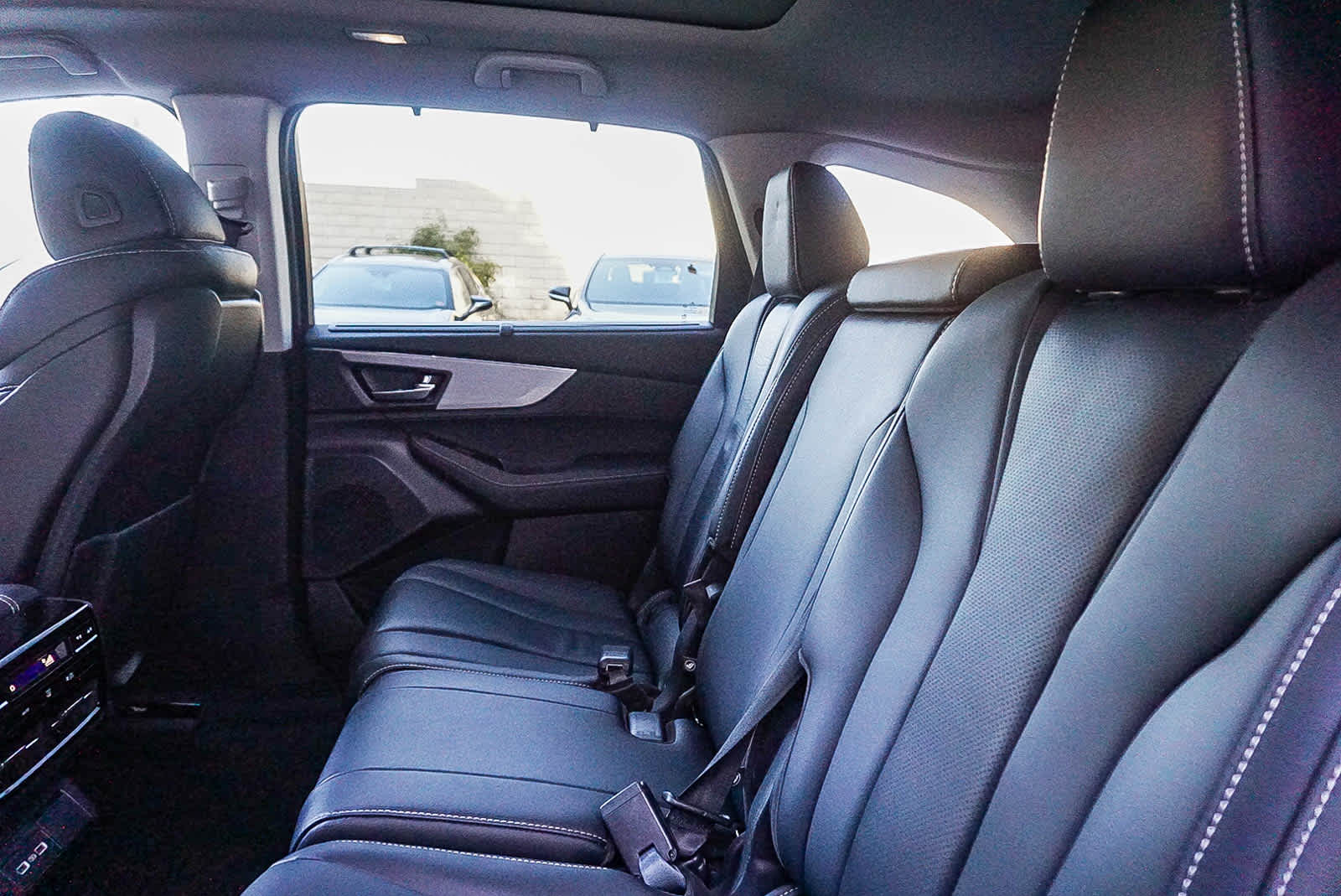 Thumbnail: 2023 Acura MDX - 20