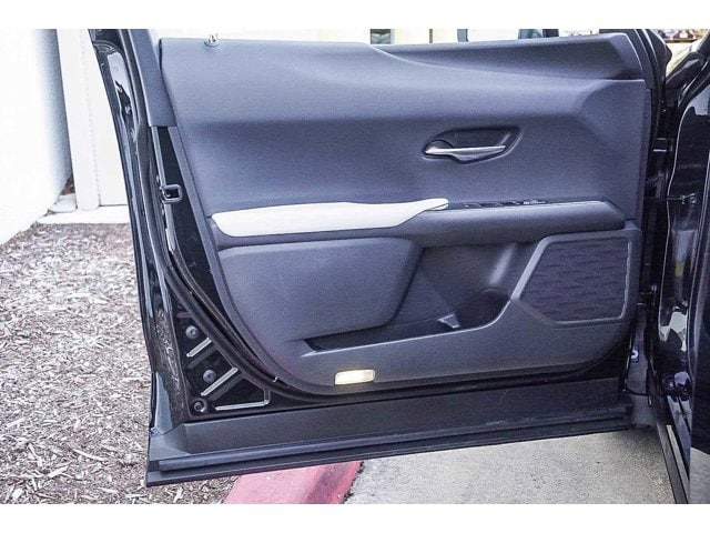 Thumbnail: 2025 Lexus UX - 34