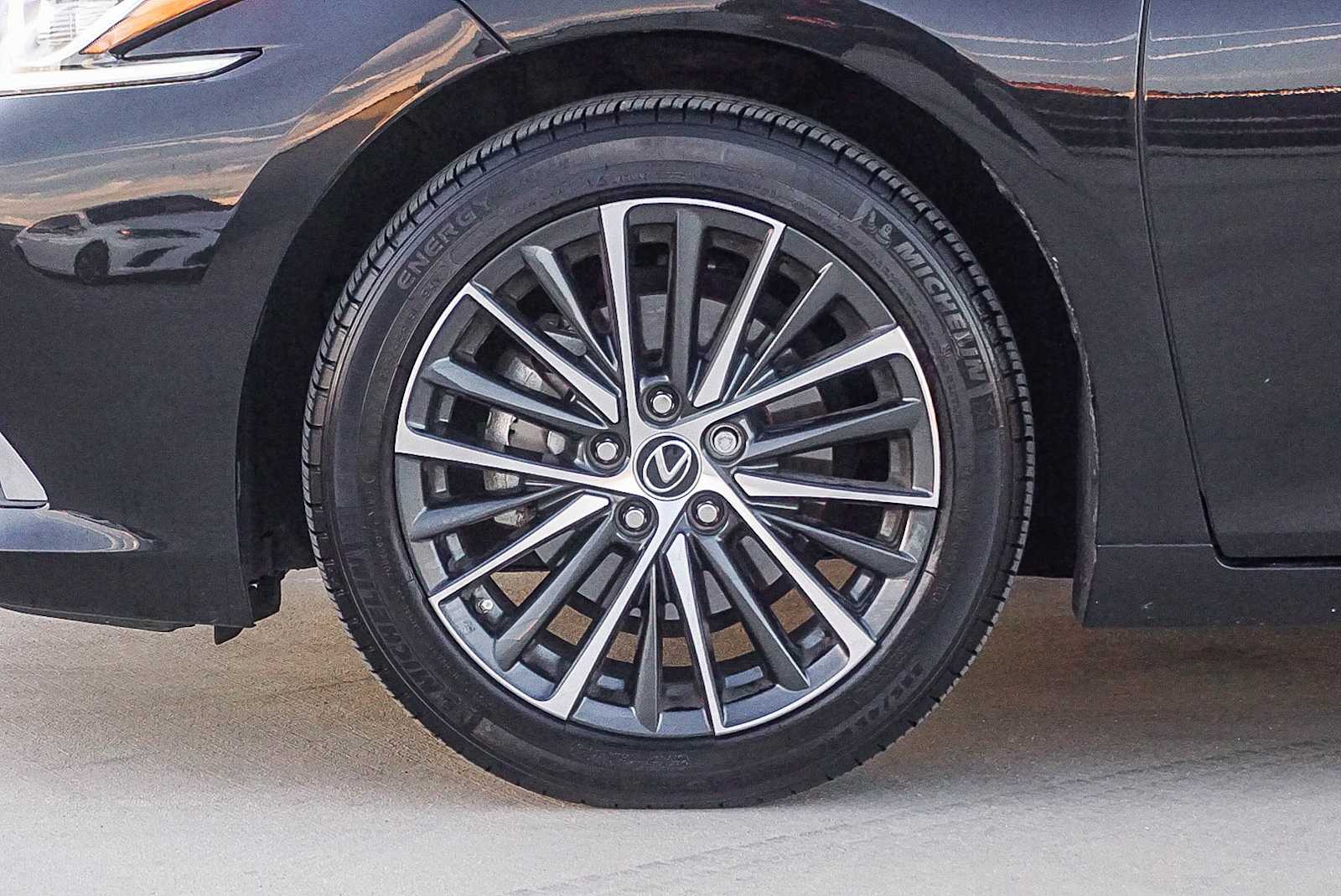 Thumbnail: 2025 Lexus ES - 12