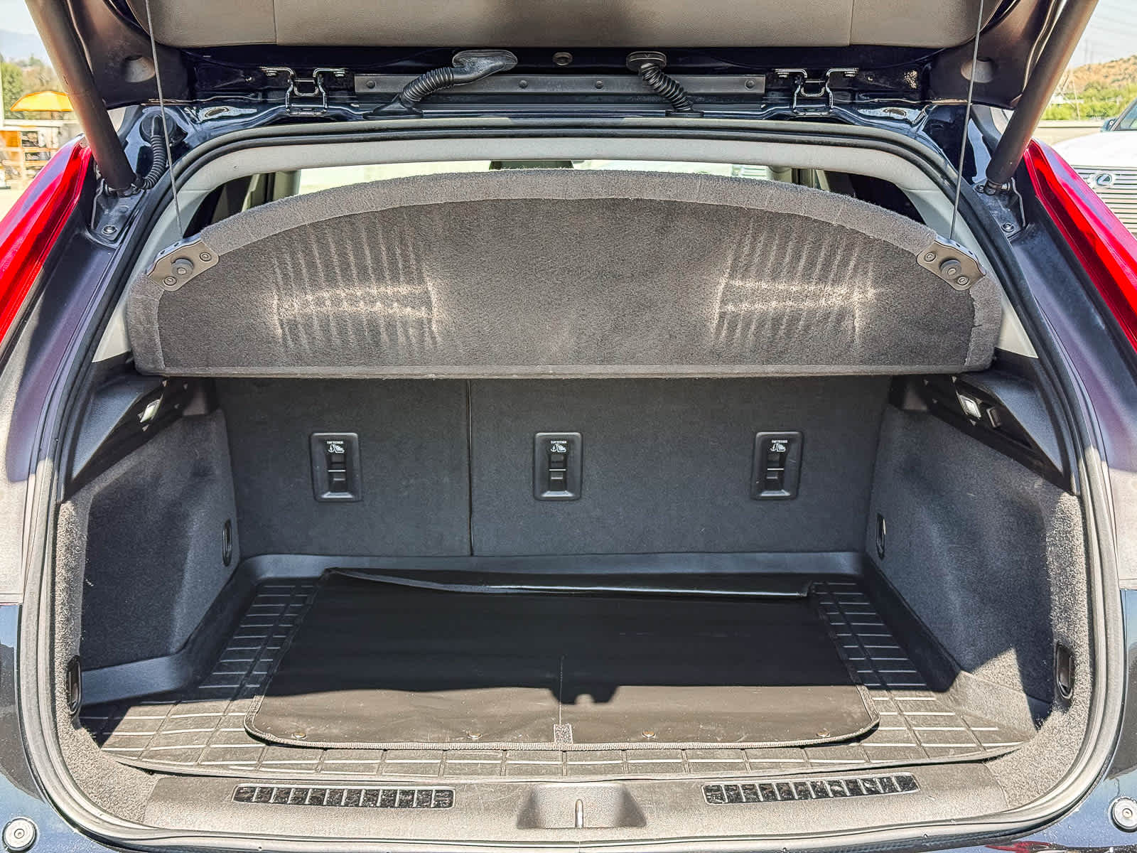 Thumbnail: 2020 Cadillac XT4 - 28