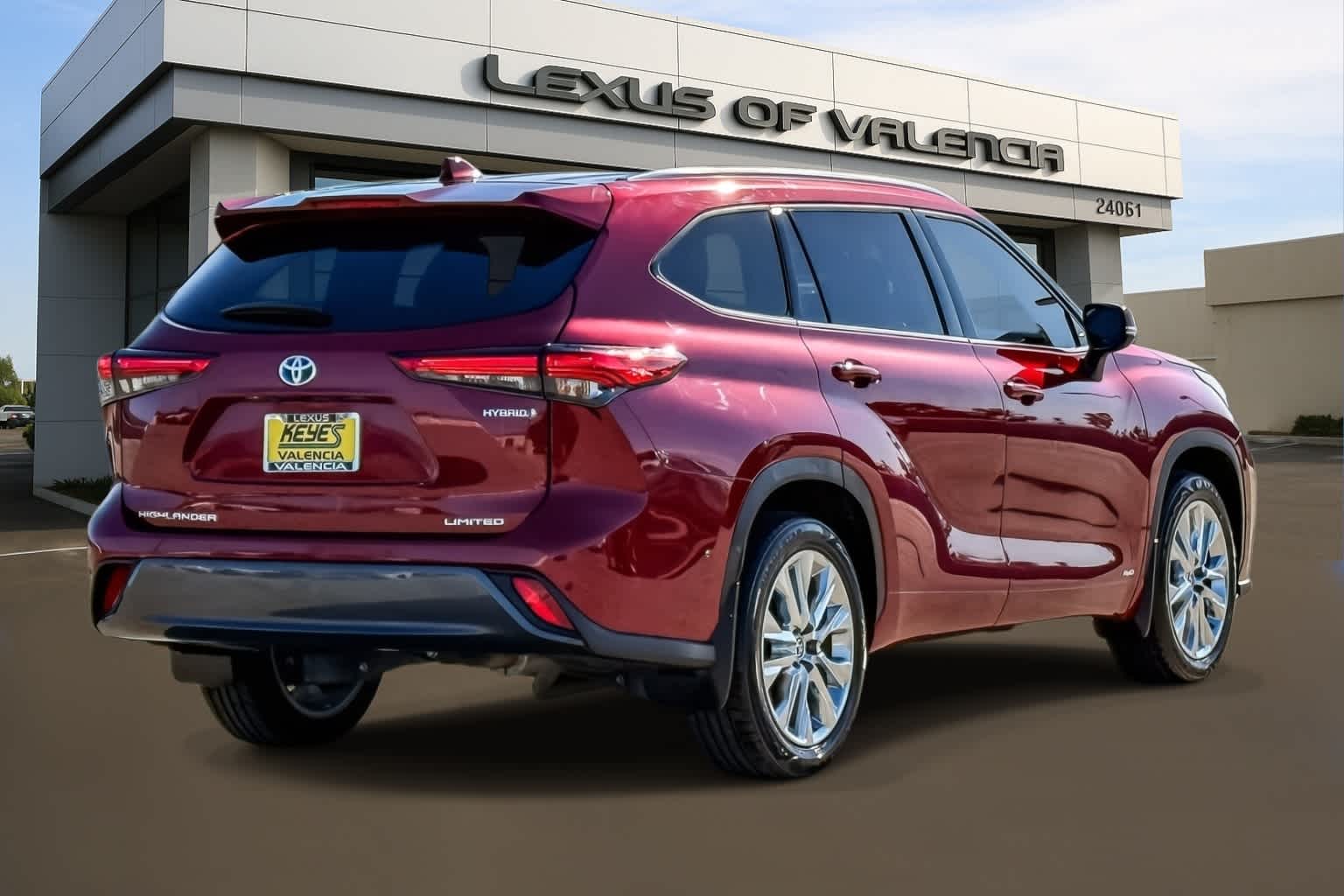 Thumbnail: 2023 Toyota Highlander - 4